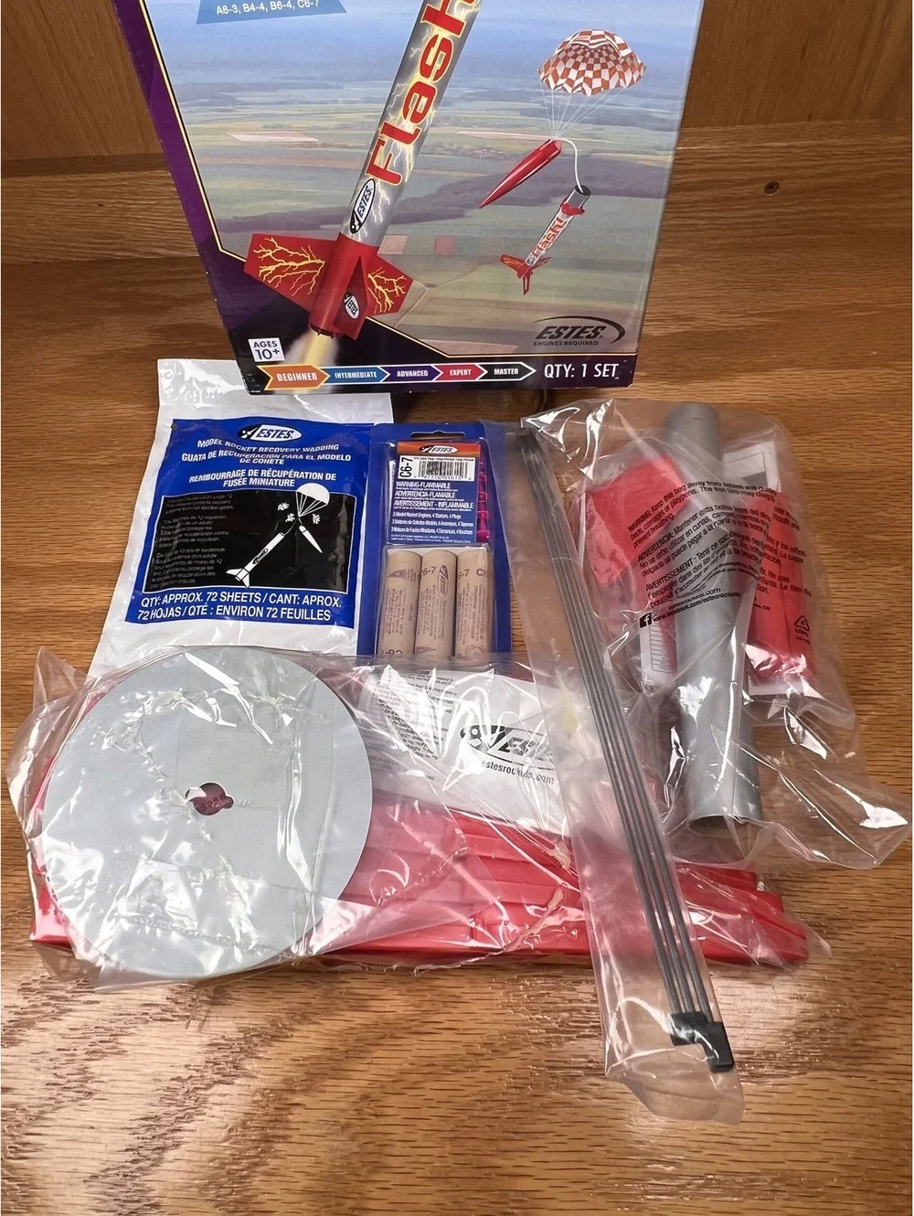 Estes Flash Flying Model Rocket Launch Set - Beginner Level New